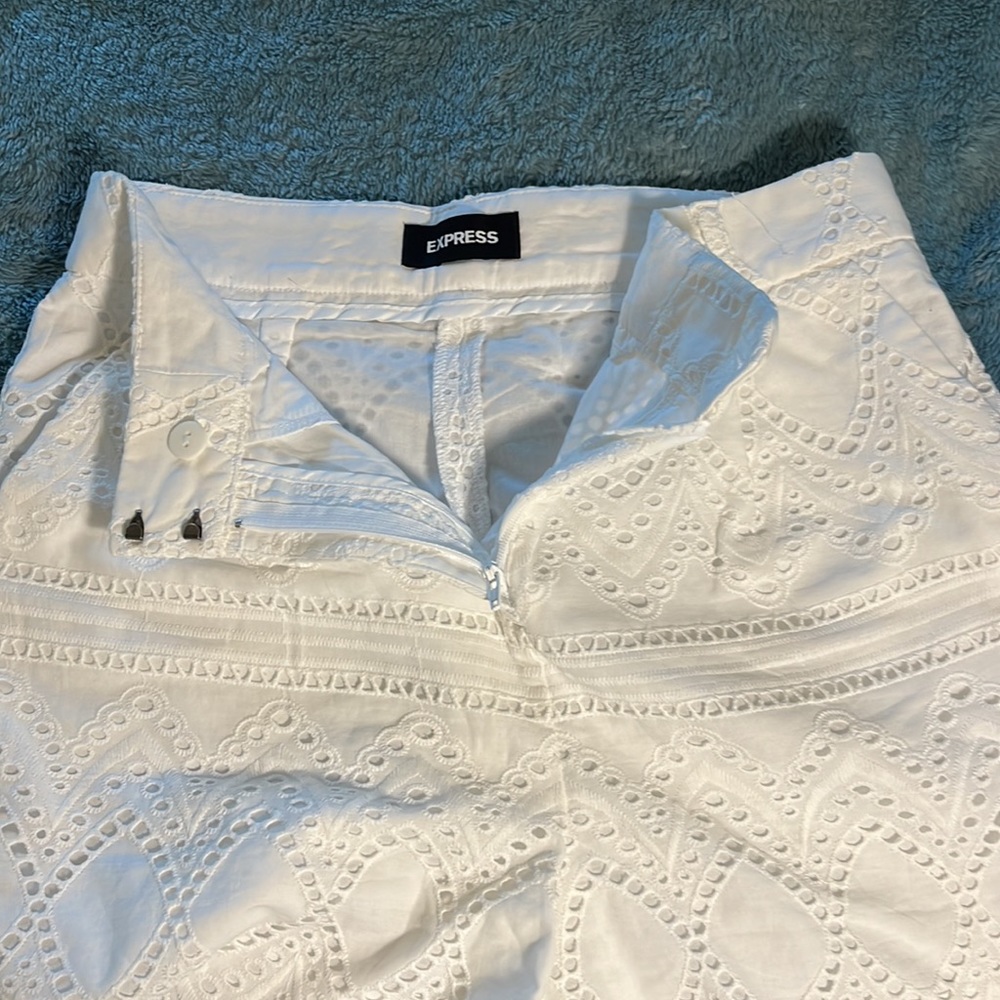 White Eyelet High Waisted Express Shorts Size 2 - Picture 3 of 11